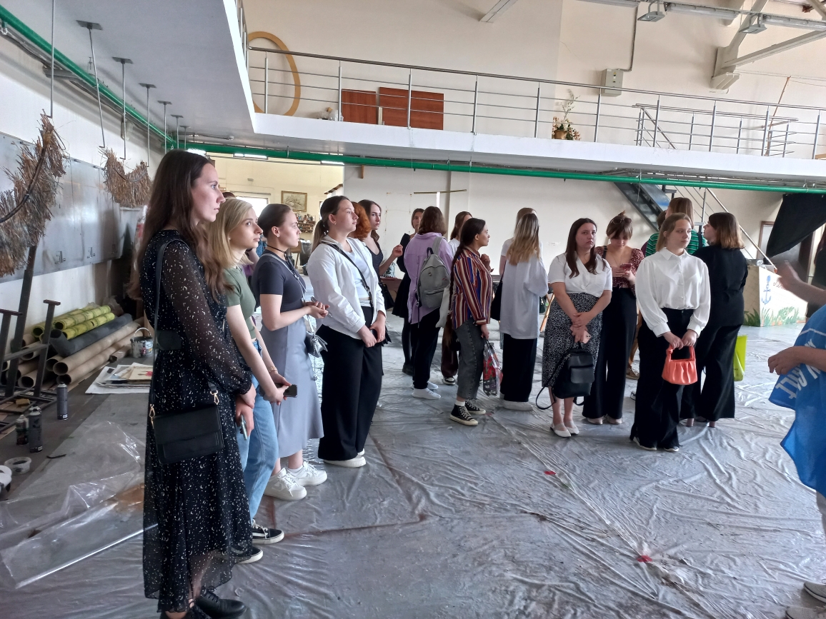 Студенты группы 22ИПД1 побывали на экскурсии в закулисье Пензенского областного драматического театра им. А. В. Луначарского